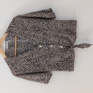 LUQ Short Sleeve Multicolor Cheetah Print Tie Front V Neck Blouse Top Size Small